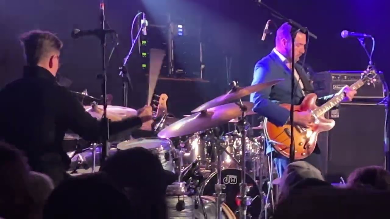 The Breaks in concert